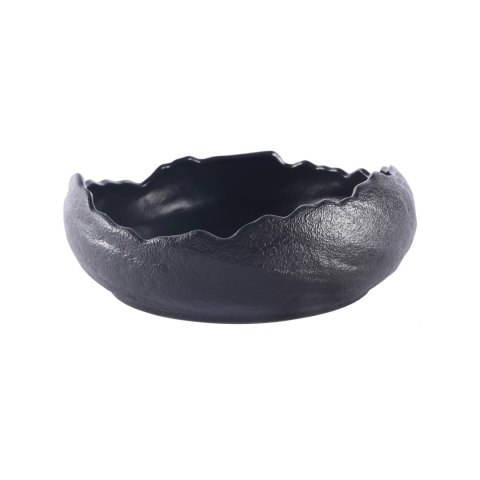 Miska Crust 200 mm o kształcie gniazdka – matowa czarna porcelana na tle drewnianego stołu Miska Crust 200 mm o kształcie gniazdka – matowa czarna porcelana na tle drewnianego stołu