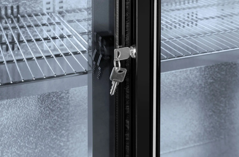 Lodówka na napoje 308L – chłodziarka barowa Arktic z 3 drzwiami suwanymi czarna 1350x520x865 mm Lodówka na napoje 308L – chłodziarka barowa Arktic z 3 drzwiami suwanymi czarna 1350x520x865 mm