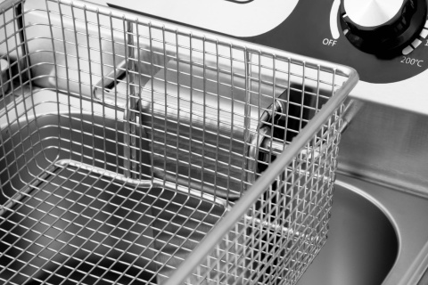 Kosz frytownicy z uchwytem – zbliżenie Kosz frytownicy z uchwytem – zbliżenie