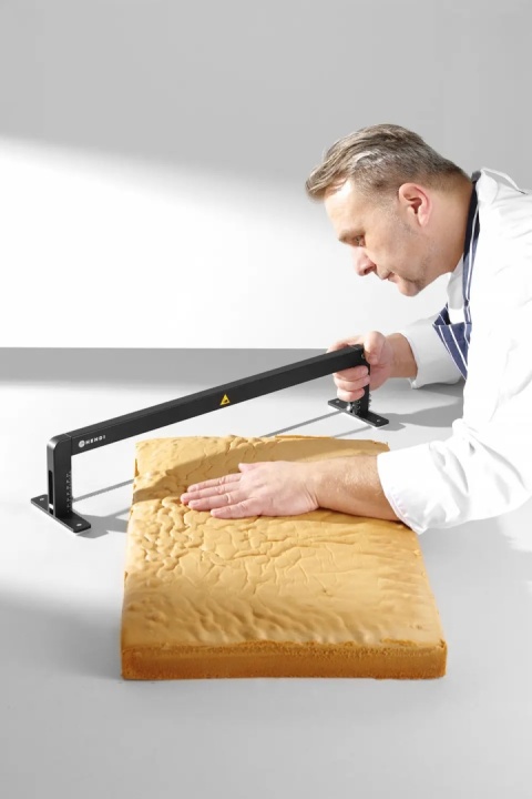 Piła cukiernicza do cięcia blatów biszkoptowych 600×400 mm Piła cukiernicza do cięcia blatów biszkoptowych 600×400 mm