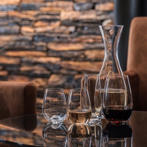 Szklanka Wine Solution na tle kieliszków z kolekcji Le Vin Szklanka Wine Solution na tle kieliszków z kolekcji Le Vin