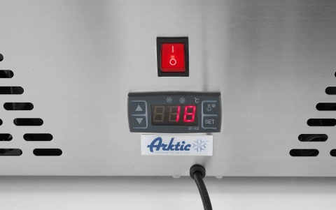 Cyfrowy termostat i wyświetlacz – Arktic 67L panel sterowania