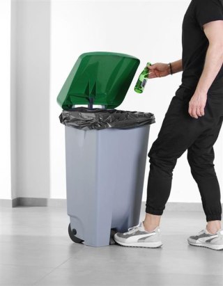 Kosz na śmieci 120L jasnoszary pedałowy z kółkami HENDI 873458 – 510x425x875 mm