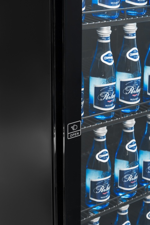 Przeszklone drzwi hartowane w szafie RQ380FC