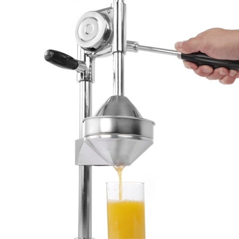 ręczne wyciskanie soku z pomocą wyciskarki Barup