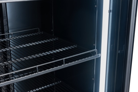 Wnętrze szafy chłodniczej 1060L RQ1060FC z 10 półkami