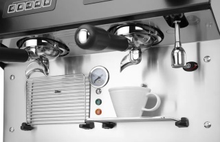 Ekspres kolbowy Verona Julia Compact 2-grupowy 2700W czarny automatyczny do restauracji