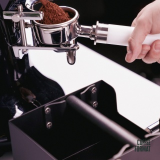 Odbijak do fusów KB-01 Coffee Format Black ze stali nierdzewnej