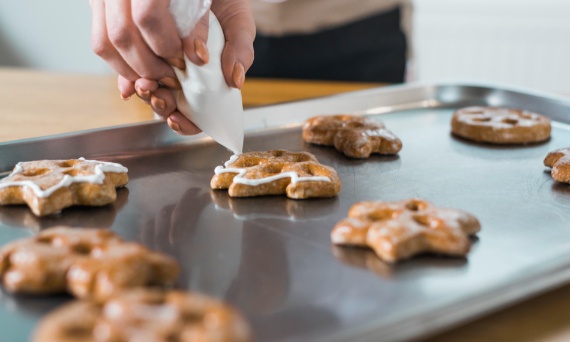 🥐 Jak wybrać profesjonalną blachę do pieczenia do gastronomii i cukierni? Poradnik dla lokali i pasjonatów wypieków