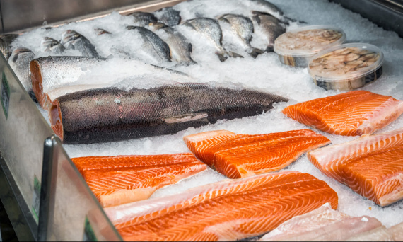 Lód gastronomiczny – jak wybrać łuskarkę do lodu do ekspozycji i chłodzenia?