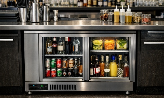 Chłodzenie w barze – jak zaplanować lodówki pod ladą, zaplecze i workflow barmana?