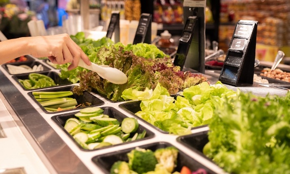 👉 Stół chłodniczy w gastronomii – czy warto? Przegląd typów i zastosowań