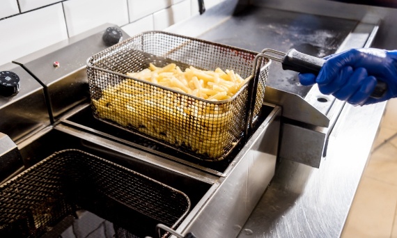 Jaką frytownicę wybrać do restauracji, baru lub food trucka