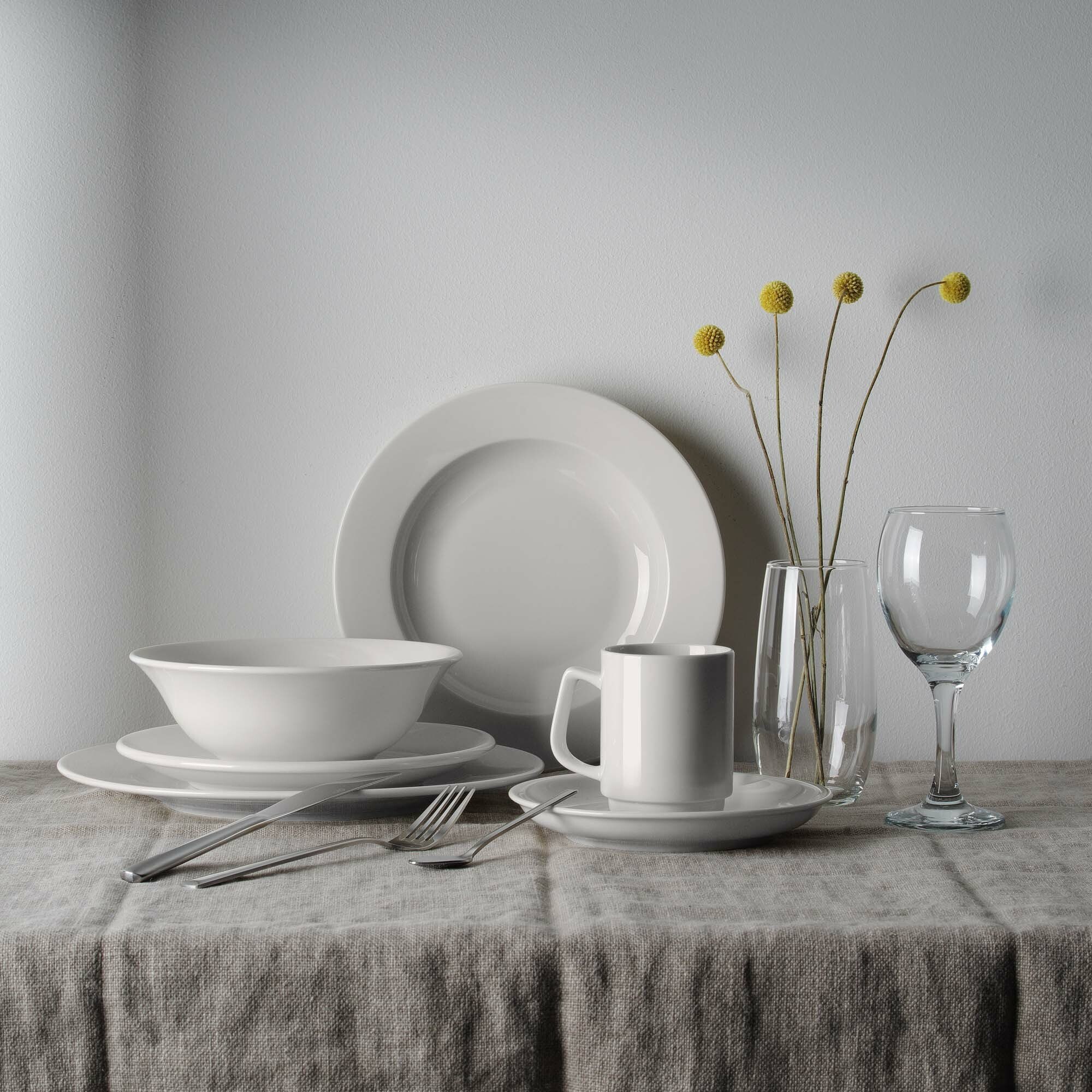 Elegancka porcelana do bufetu Crema – serwowanie sałatek i przystawek w porcelanowych naczyniach.