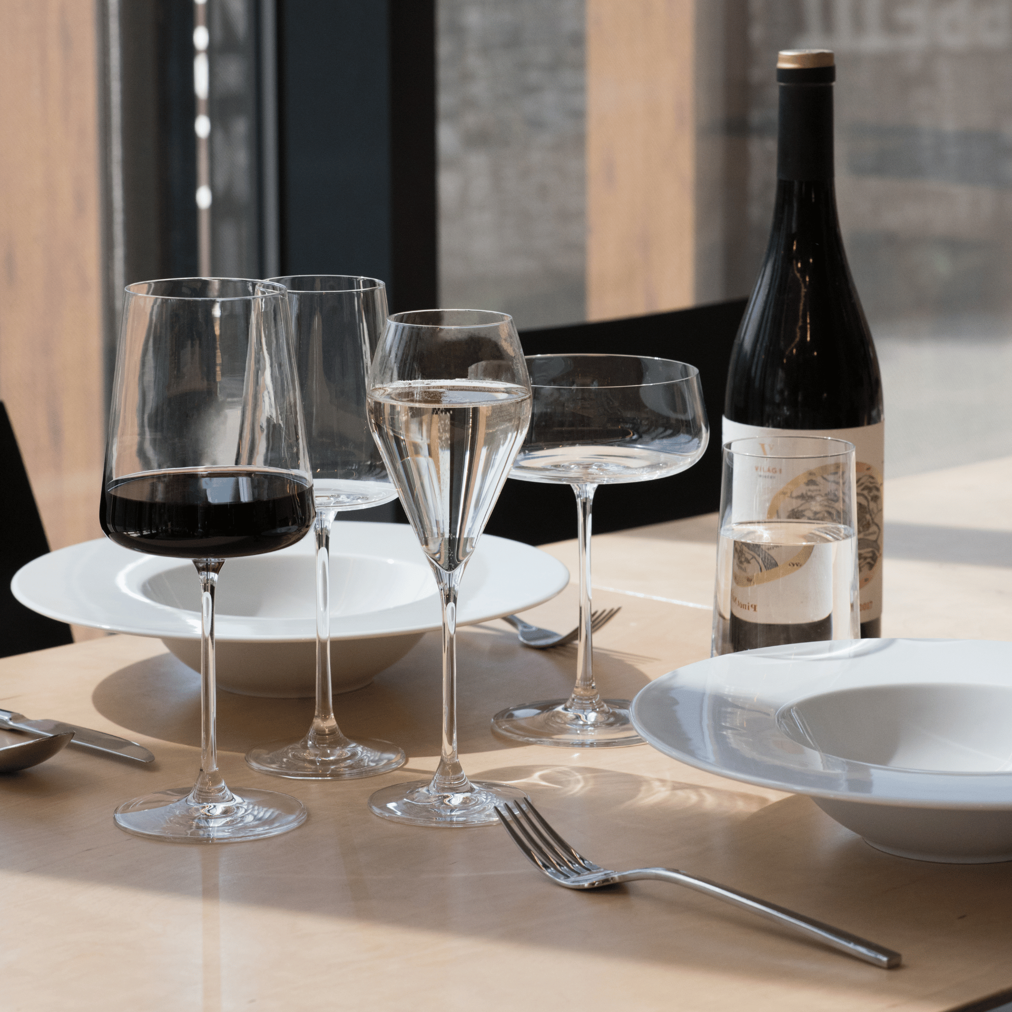 Kieliszki Rona Mode – eleganckie i smukłe szkło do serwowania win i prosecco w restauracjach i hotelach
