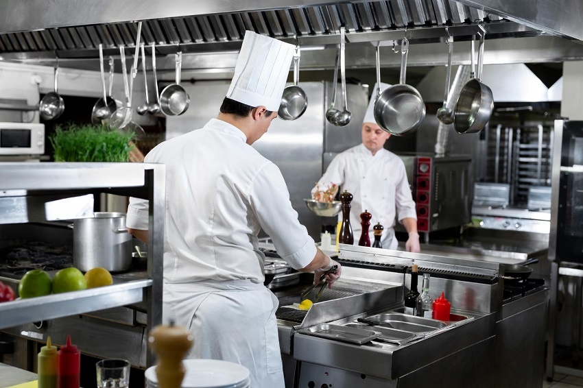 Meble kuchenne ze stali i akcesoria do cateringu i hotelu