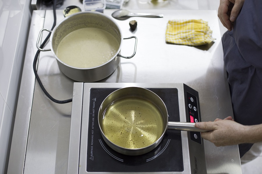Mobilna kuchenka indukcyjna profesjonalna 400V dla cateringu i kuchni