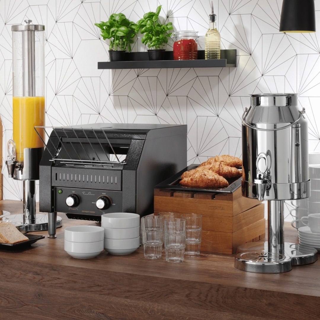 Toster przelotowy czarny 2240W Fine Dine 261323 do ciągłego opiekania pieczywa w gastronomii