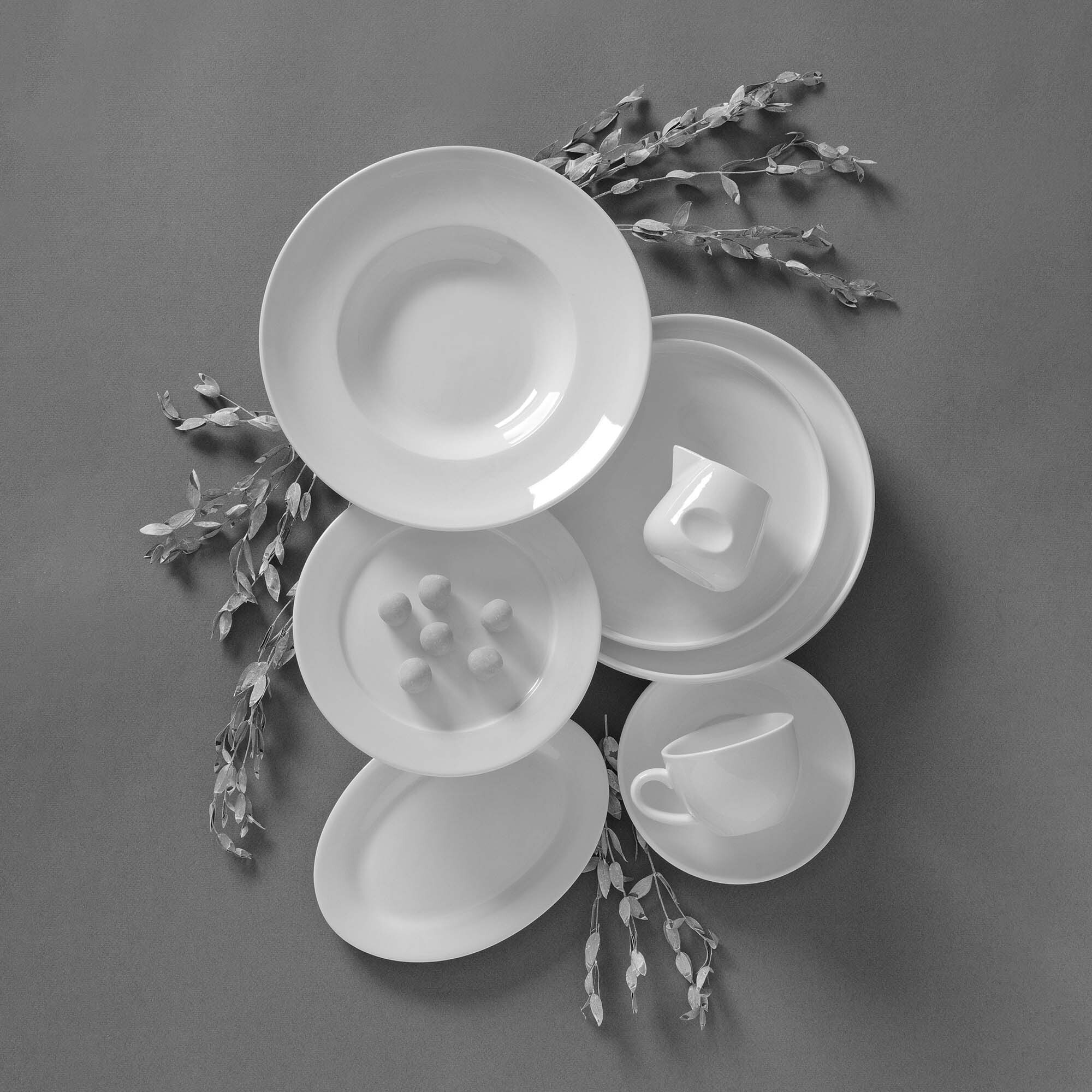 talerze i półmiski Pure Bianco Fine Dine – biała porcelana gastronomiczna widok z góry na stół