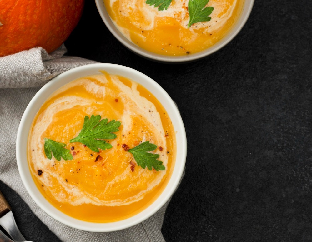 zupa dyniowa w bulionówce bez ucha Fine Dine